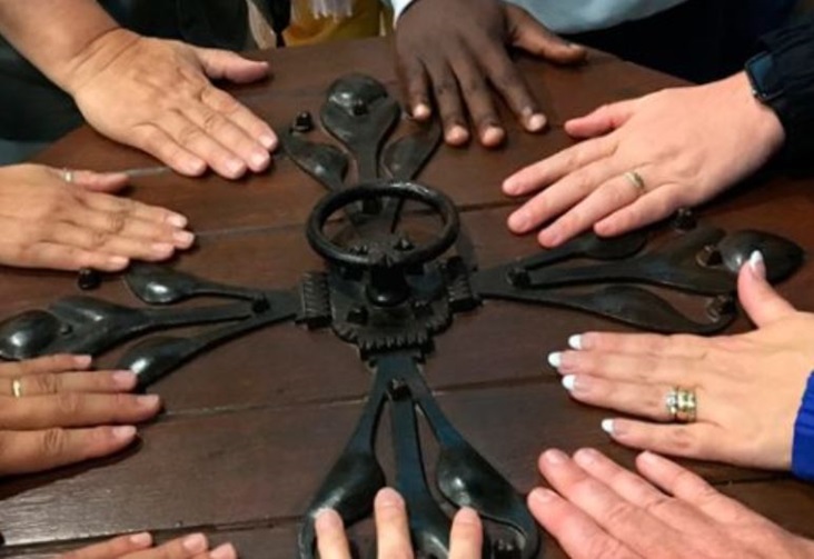 hands_on_cross