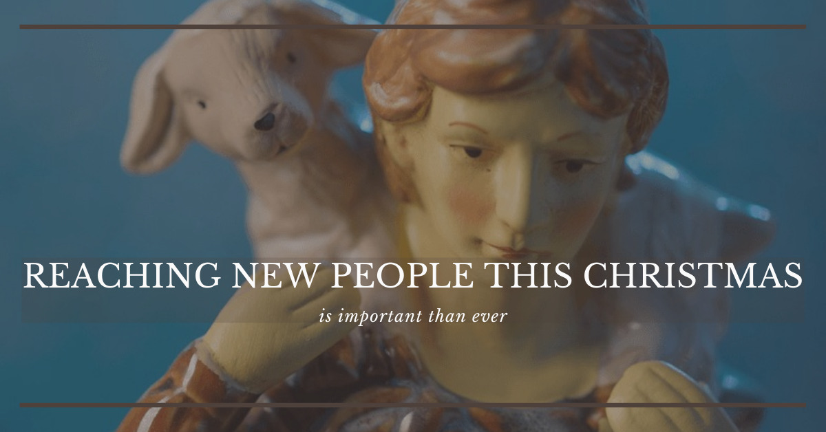 아기 예수를 찾아 가는는 동안 양을 안고 있는 목자의 모습. 사진, 교회 리더십을 위한 루이스 센터 제공. 사진 편집, 연합감리교회 공보부