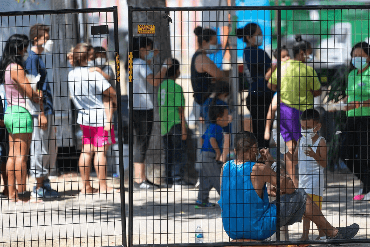 Migrants who have crossed into the U.S. from Mexico gather in Anzalduas Park in Mission, Texas. (Photo: Mike DuBose, UM News)